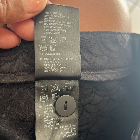 Black pants. Can be worn as business or casual attire. - Picture 5 of 5